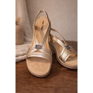 Minnetonka Silver Leather Slingback Sandals Comfort Narrow Size 10N Travel Fun